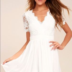 Lulu’s white lace dress